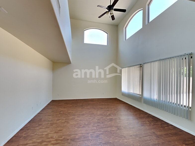 Building Photo - 3822 W South Butte Rd