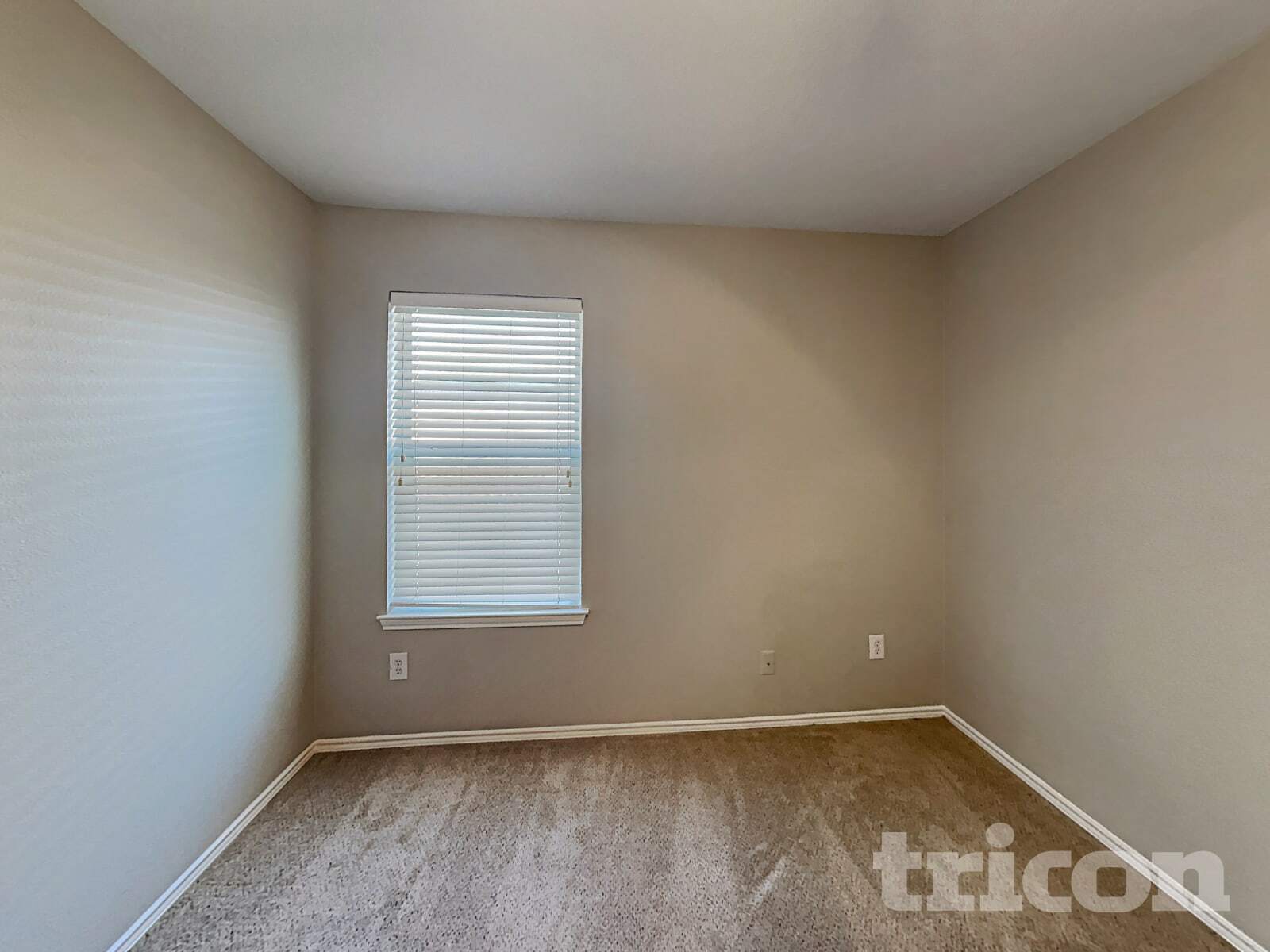 Building Photo - 1563 Nottingham Dr