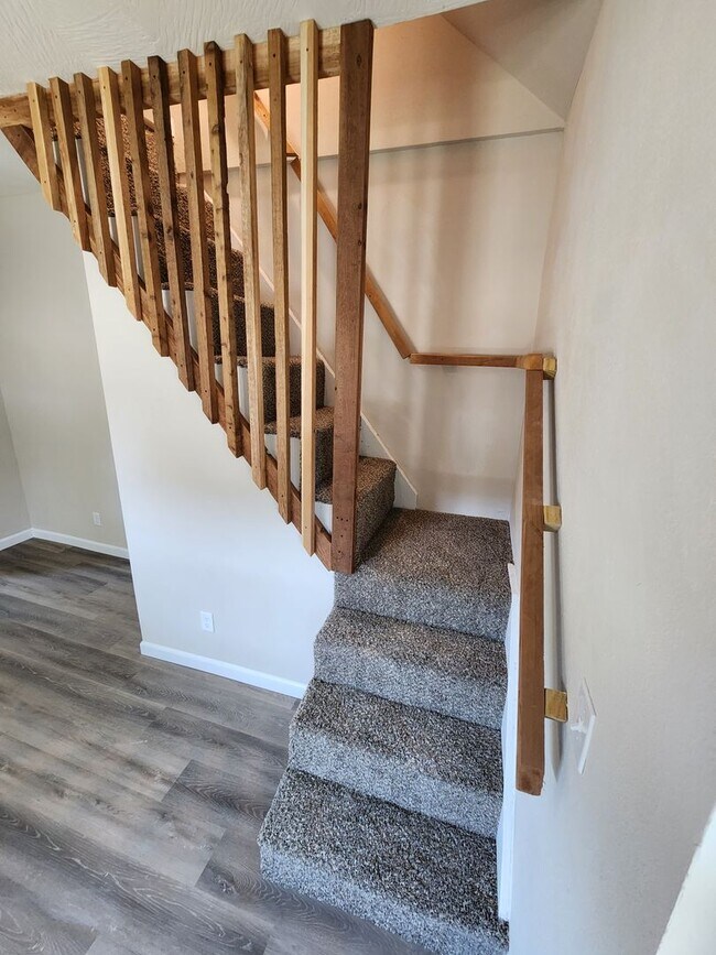 Building Photo - Spacious 3-Bedroom, 1-Bathroom Home AVAILABLE NOW!!