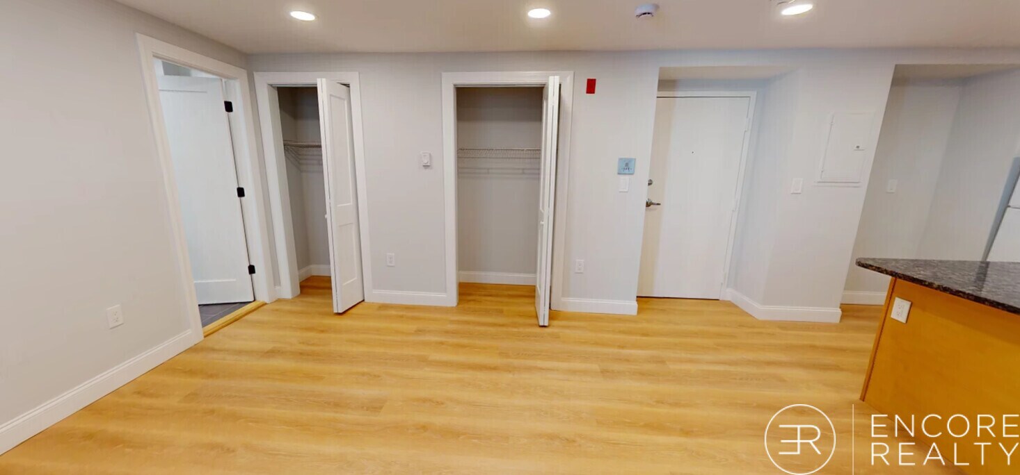 Building Photo - 51 Queensberry St