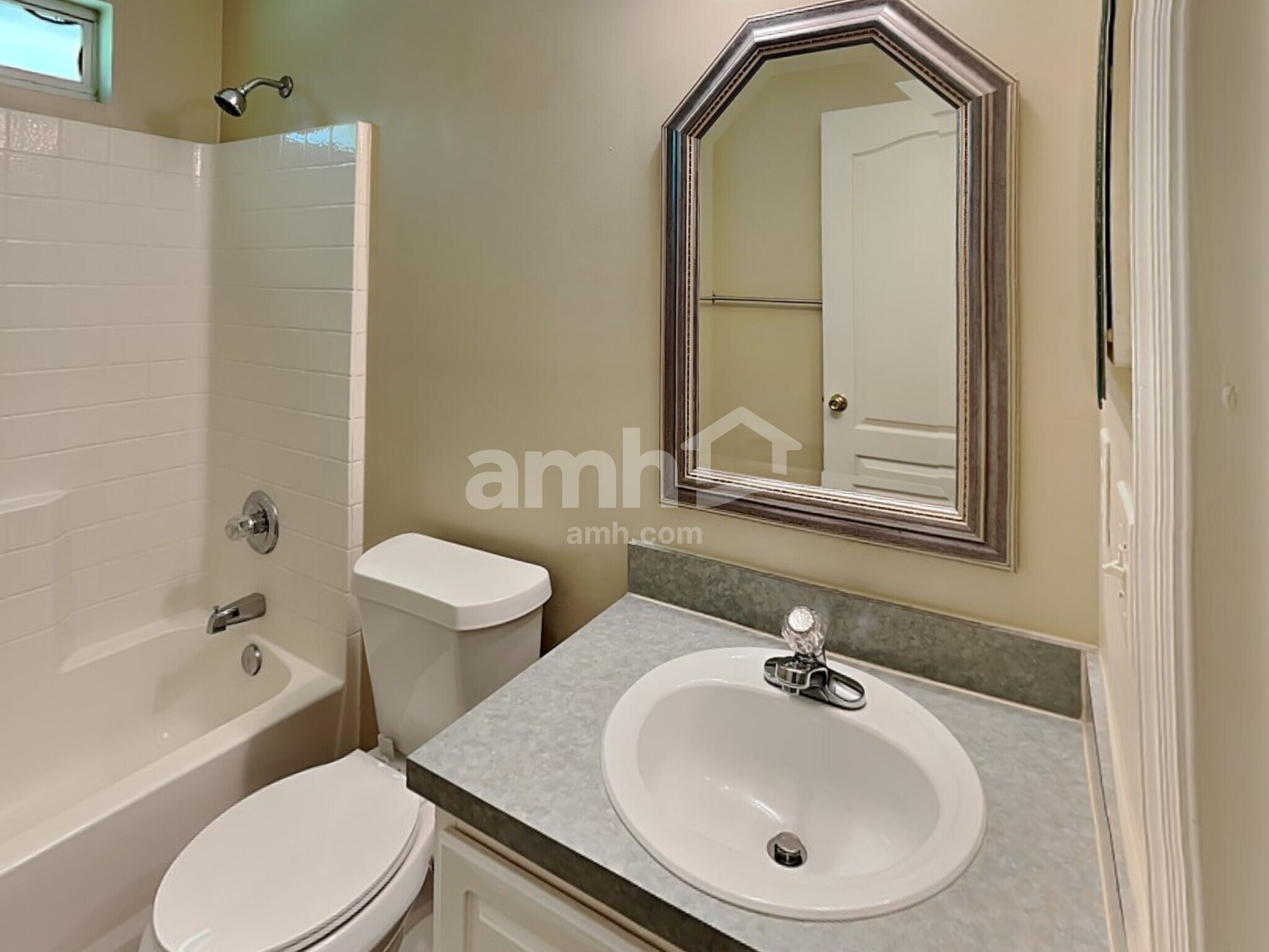 Building Photo - 8745 Edgebrook Ct