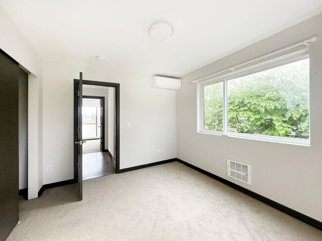 Building Photo - 3Bd/3Ba Seattle Townhouse