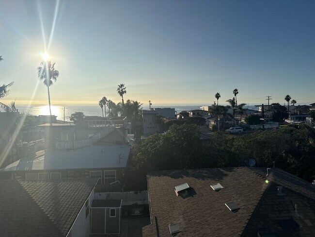 Building Photo - 947 1/2-731-32 Beryl St