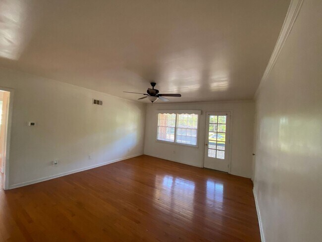 Building Photo - Located in Savannah, GA, this oversized 2-bedroom, 2-bathroom unit