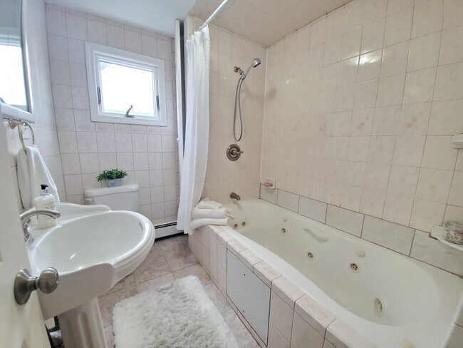 Building Photo - 25 Kensington Ave