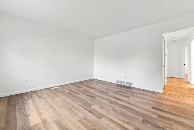 Building Photo - 22529 Tuscany Ave