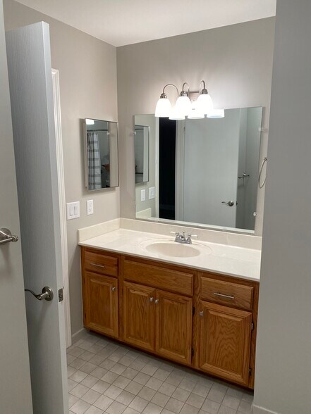 Building Photo - 7762 Lake Ridge Dr