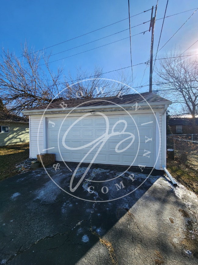 Building Photo - Adorable 3 bed 1 bath with spacious basement