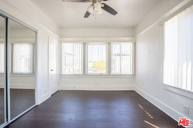 Building Photo - 2324 W Washington Blvd