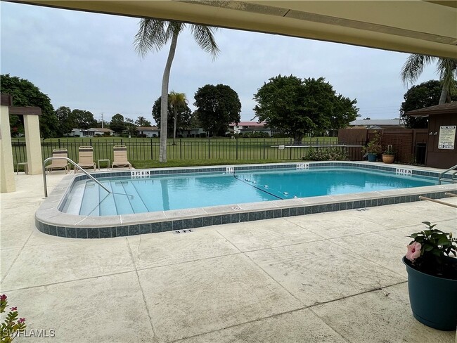 Building Photo - 3615 Boca Ciega Dr