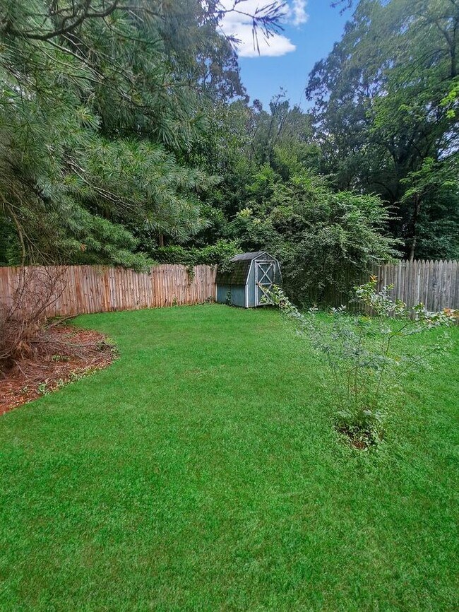 Building Photo - Gorgeous End Unit 2-Level Townhome in Wald...