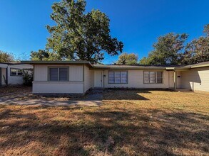 Building Photo - 121 Vandenburg Dr