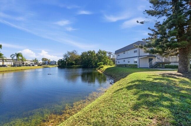 Building Photo - 669 Saxony Trail