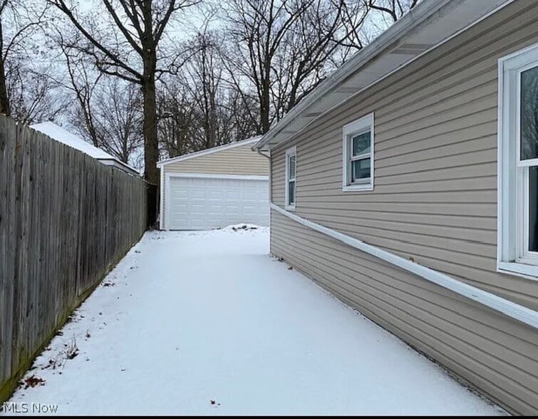 Building Photo - 3442 Albany Ave