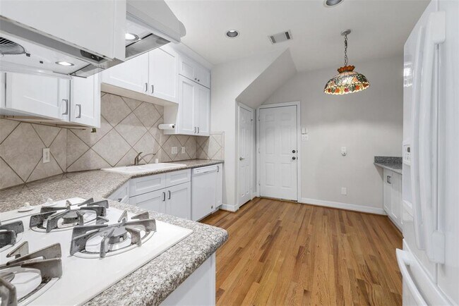 Building Photo - 6714 Montclair Dr