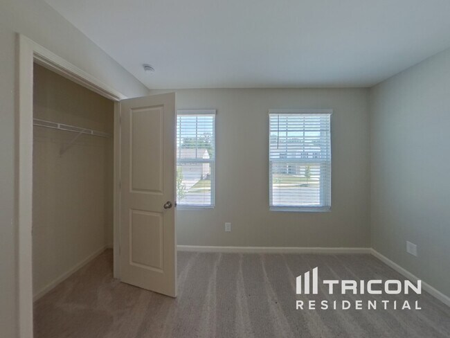 Building Photo - 100 Hyde Pk