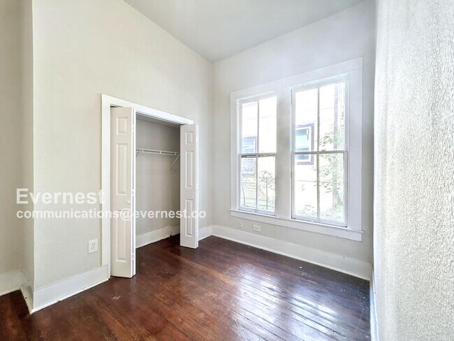 Building Photo - 410 E Carson St