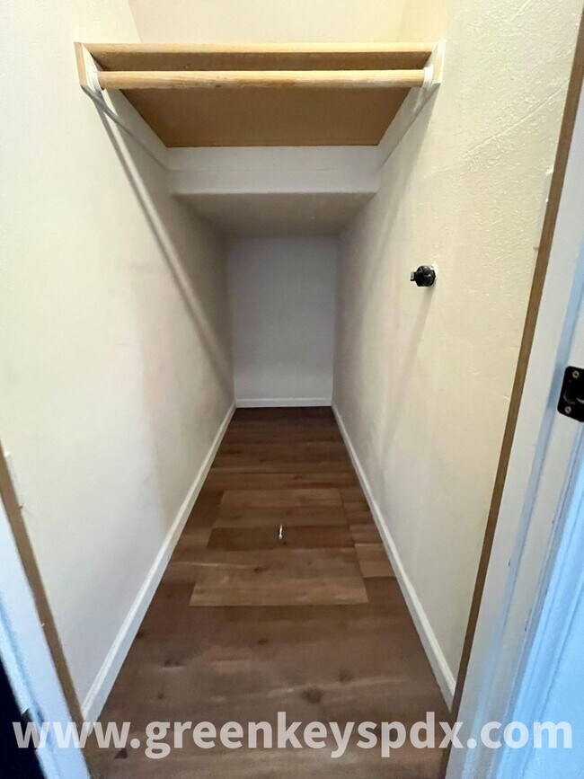 Building Photo - 3-Bedroom, 1.5-Bathroom House near Kenton Park, Off-Street Parking, Fenced Yard, Washer and Dryer