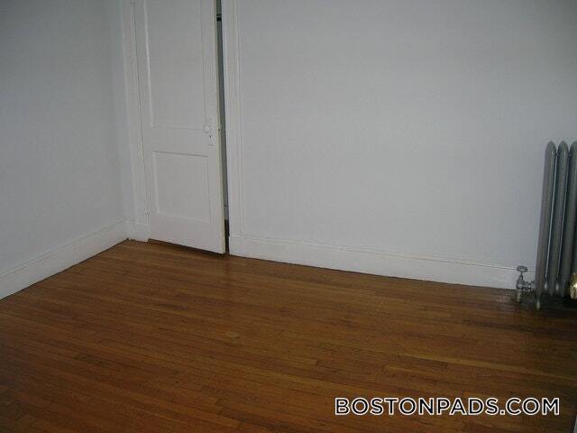 Building Photo - 137 Park Dr