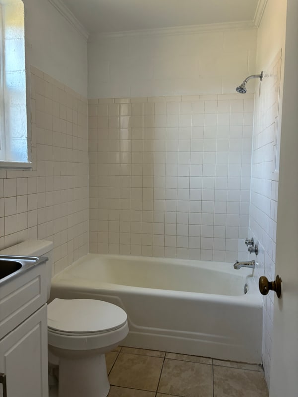 Building Photo - 601 N Main St