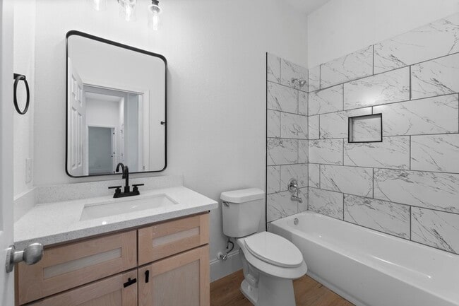 Building Photo - 3531 White Oak Point Dr