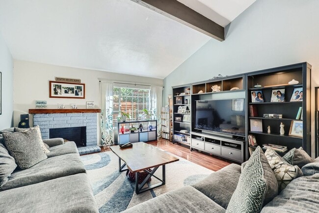 Building Photo - Charming 3-Bedroom, 2-Bath Home in a Cul-d...