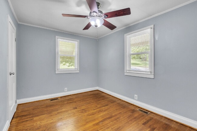 Building Photo - Cute Bungalow Style 2-Bedroom Haven with H...