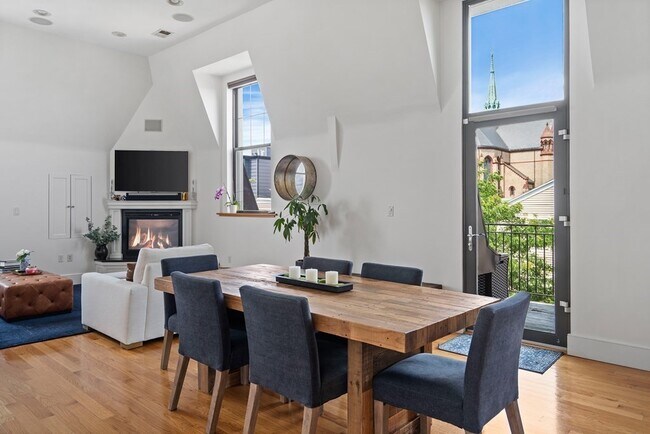 Building Photo - 517 E 6th St