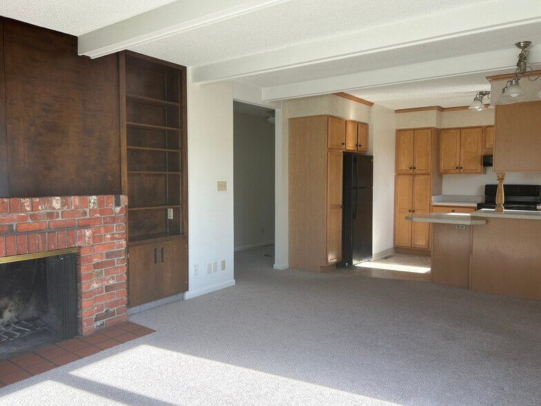 Building Photo - 2707 13th St W