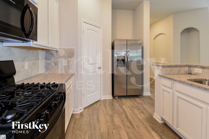Building Photo - 127 Lk Wy Cir