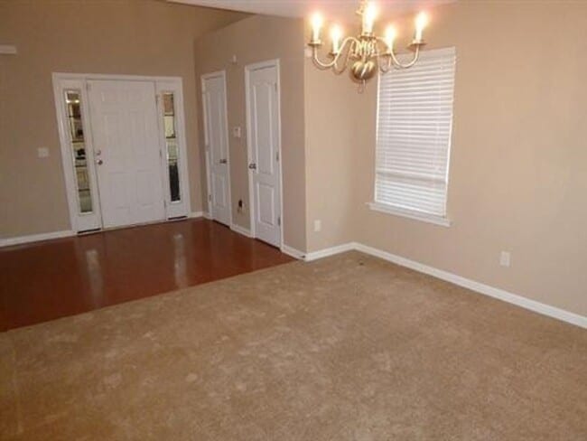 Building Photo - Gorgeous home in the Windhaven Shores Subd...