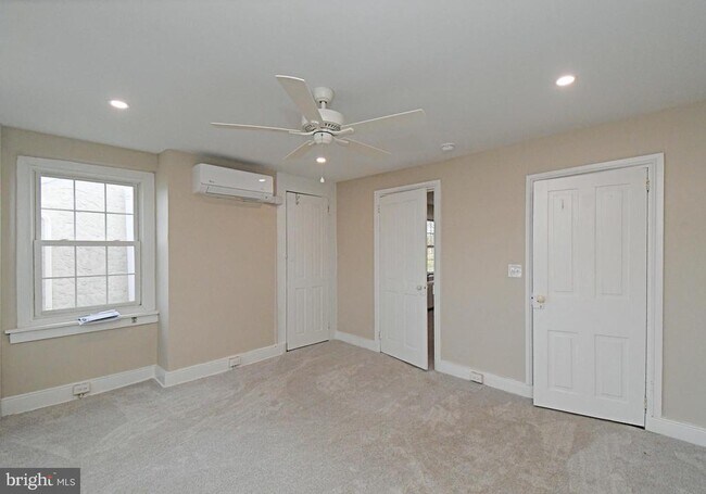 Building Photo - 232 Morgan St