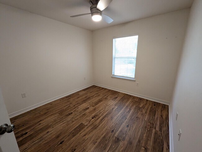 Building Photo - 1020 Freeport Ct