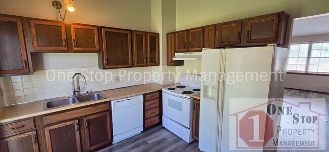 Building Photo - 1300 E 152nd Terrace