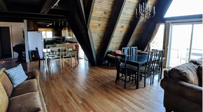 Building Photo - "Million Dollar Views" This home offers br...