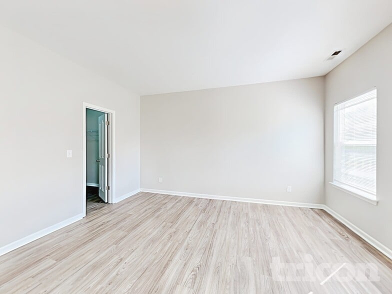 Building Photo - 1032 Garrison Rd