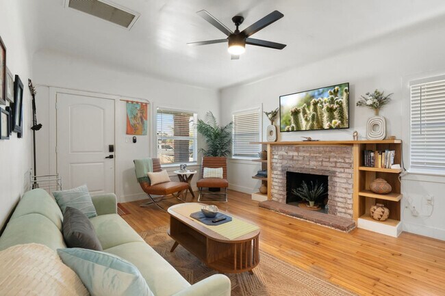 Primary Photo - 1407 E McKinley St