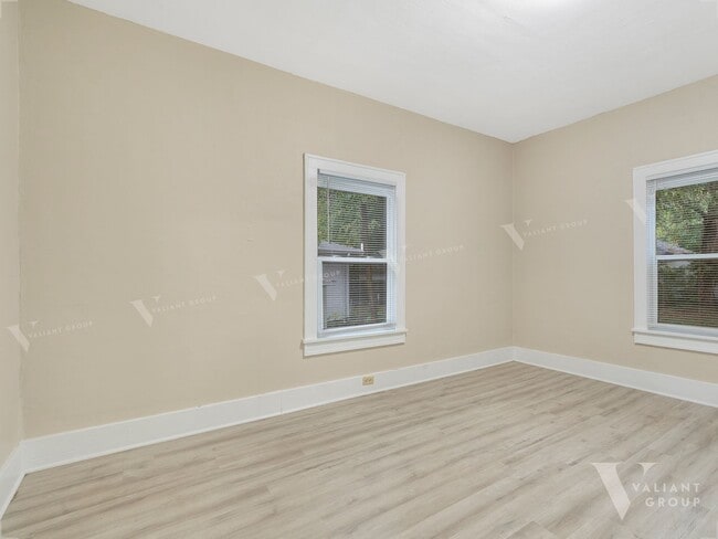 Building Photo - Cozy Bungalow-Style, Two-bedroom, One-Bath...