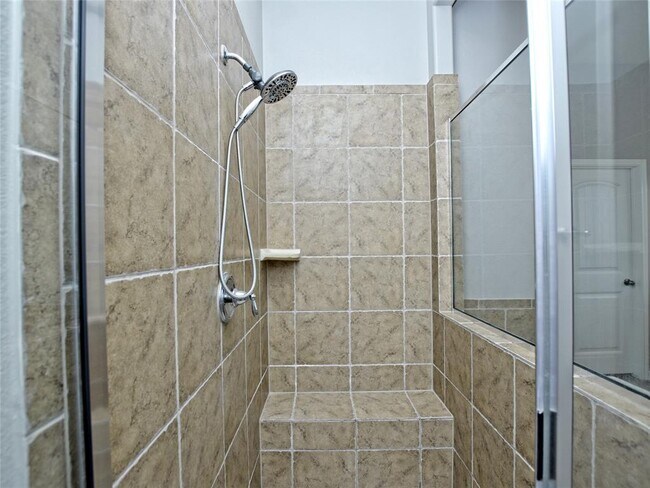 Building Photo - 2508 Hilltop Divide Ln