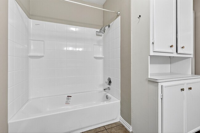 Building Photo - 6030 Gallant Forest Dr