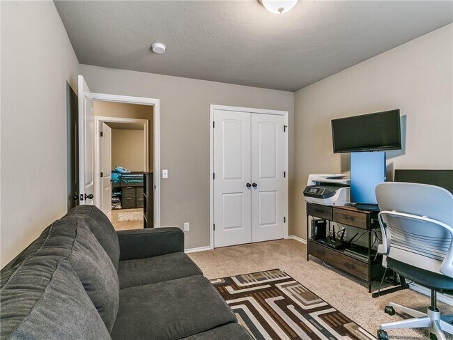 Building Photo - 517 Apple Tree Ln