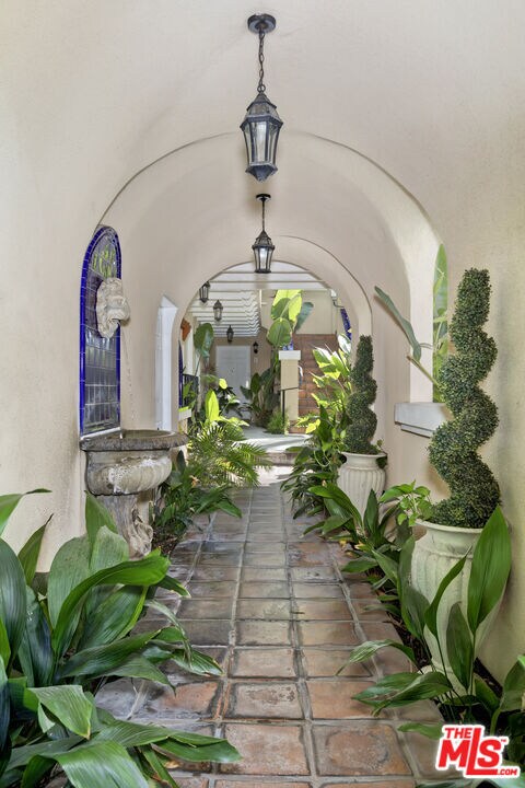 Building Photo - 910 N Alfred St