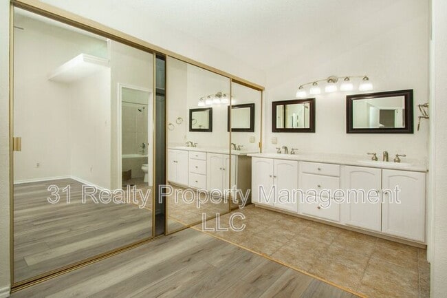 Building Photo - 4242 N Capistrano Dr