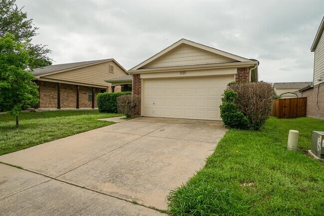 Building Photo - 8920 King Ranch Dr