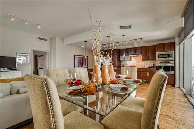 Building Photo - 1401 McKinney St