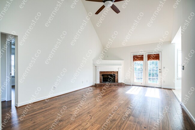 Building Photo - 1105 McDonough Cir