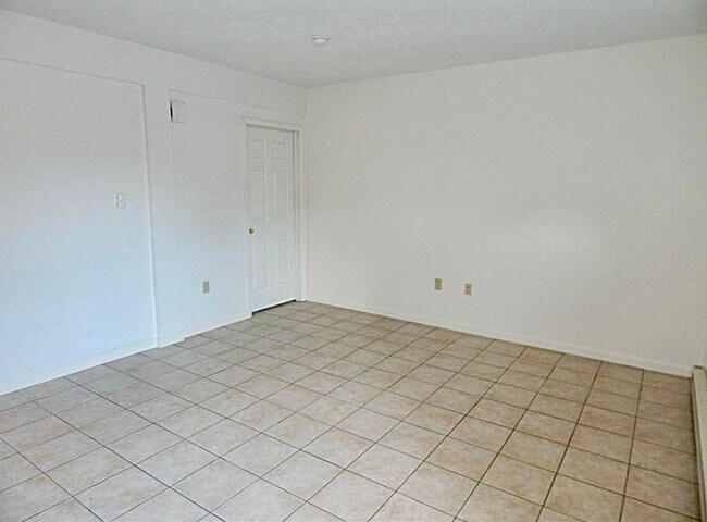 Building Photo - 626-628 Valentine St