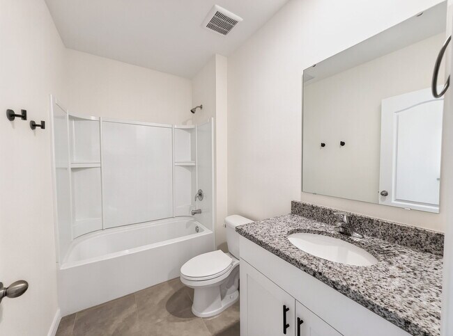 Building Photo - 13 Melogold Dr