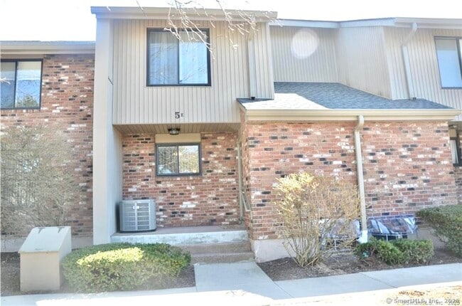 Primary Photo - 5 Amato Dr