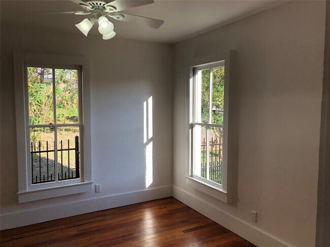 Building Photo - 2004 Rosewood Ave